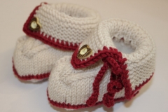 Babyschüchen im Trachtenlook